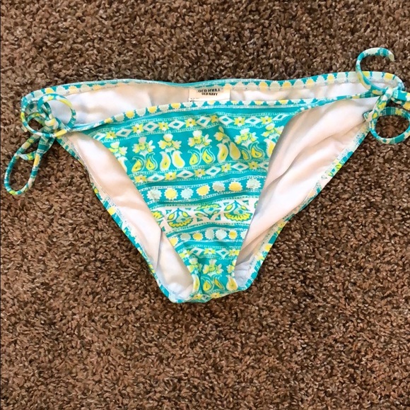 Bikini - Picture 3 of 3